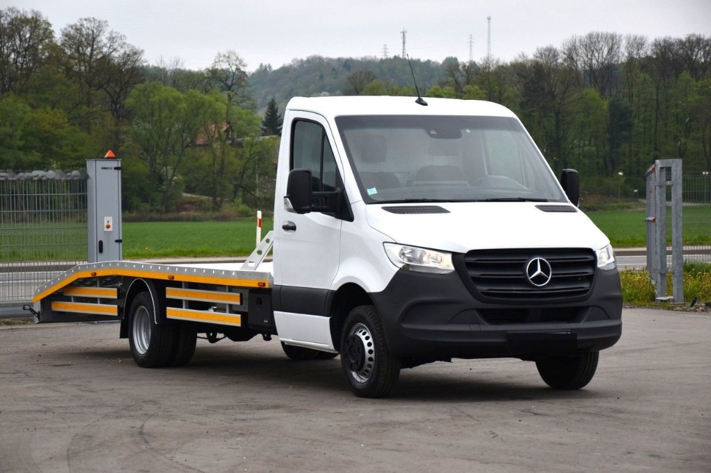 Эвакуатор Mercedes Sprinter с платформой