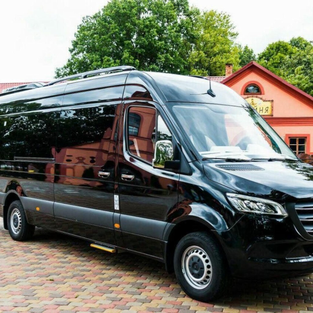 Mercedes Sprinter — корпоративные и частные поездки